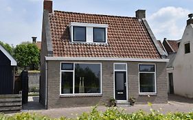 Sfeervol Vakantiehuis In Holwerd